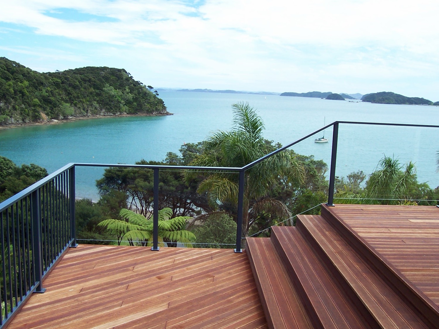Glass balustrade with stainless steel hardware in Tauranga