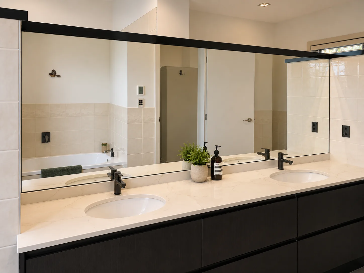 Mirrors service in Tauranga