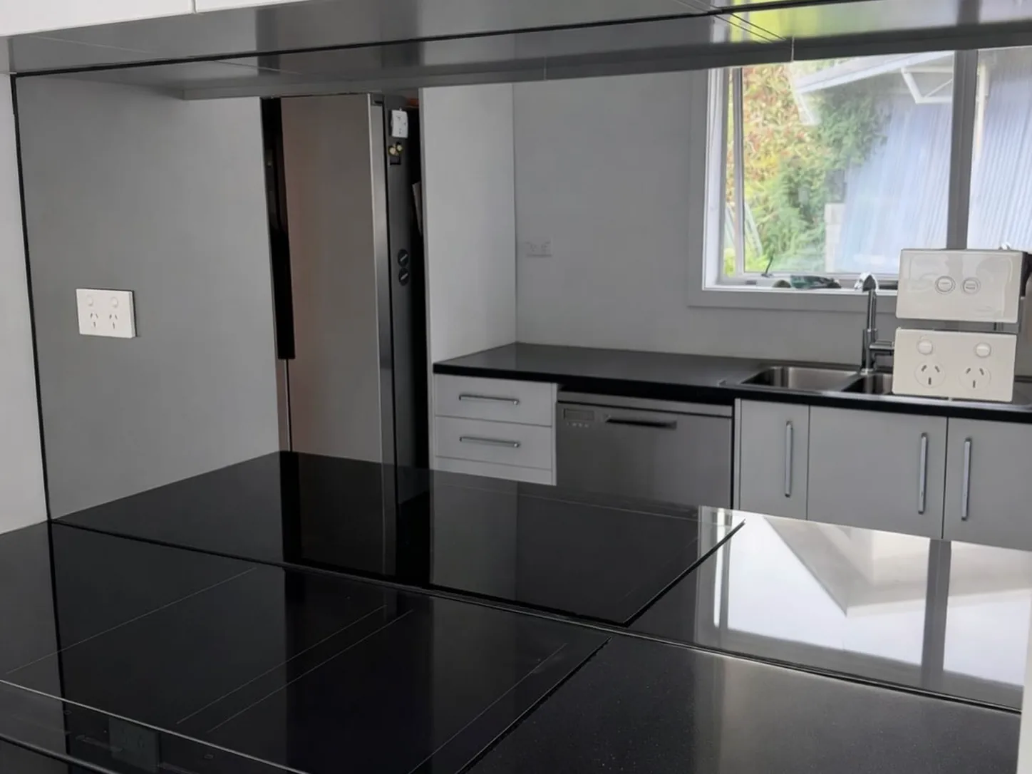 glass splashback tauranga kitchen installation coloured toughened glass